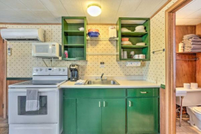 Lakefront Reeds Spring Cabin with Deck and Pool!